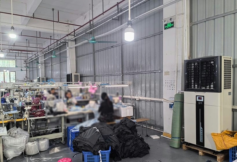 服裝廠整體制冷降溫，應(yīng)用蒸發(fā)冷省電空調(diào)-立式軸流柜機(jī)