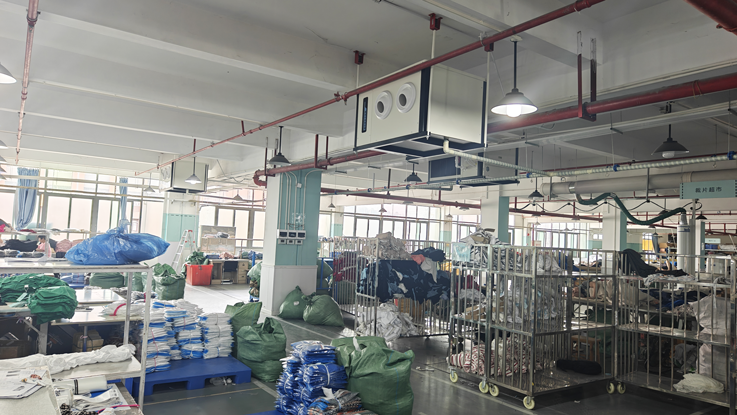 制衣廠整體精準降溫，應用工業省電空調-臥式射流機